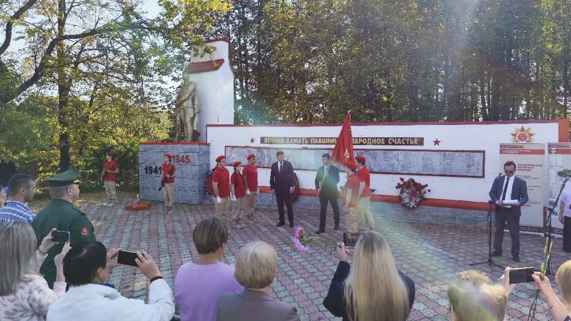 Копию знамени 62-й Молотовской танковой бригады передали в Косинский округ