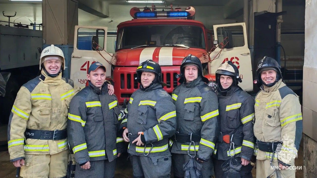 Пожарные спасли 13 человек на пожаре в Чусовом