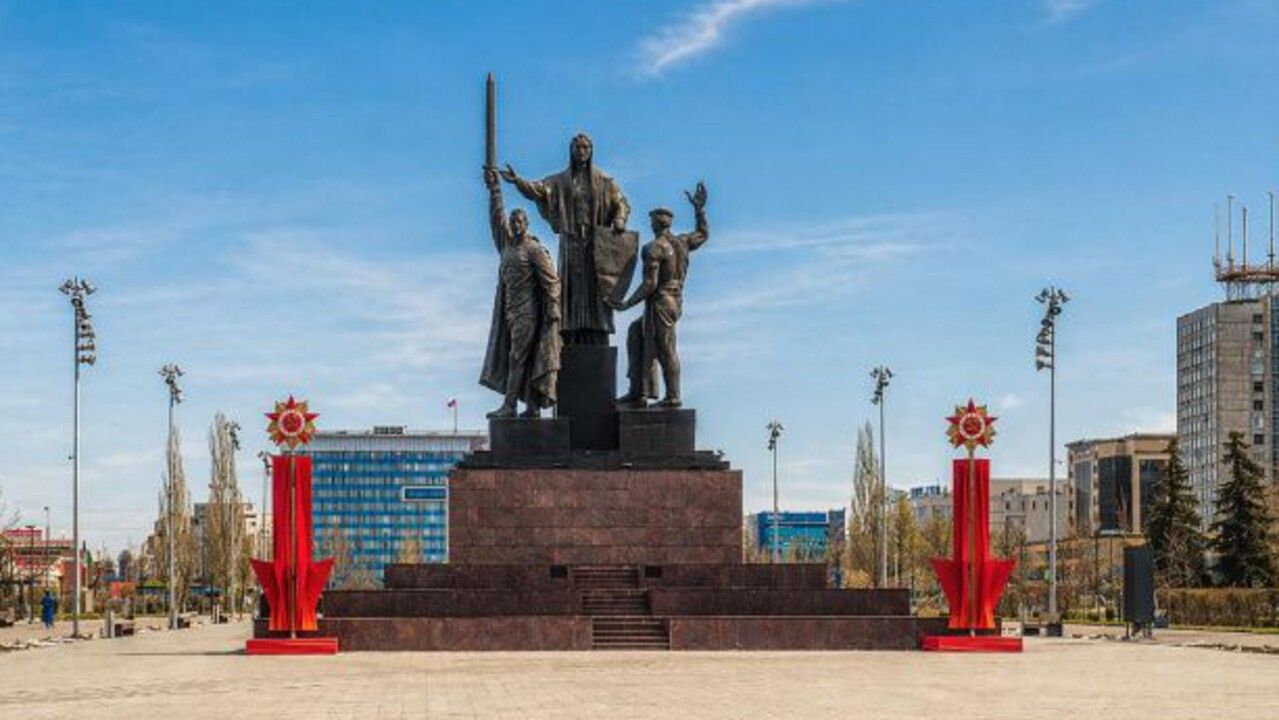 ​В Перми к 9 Мая устанавливают более ста праздничных конструкций