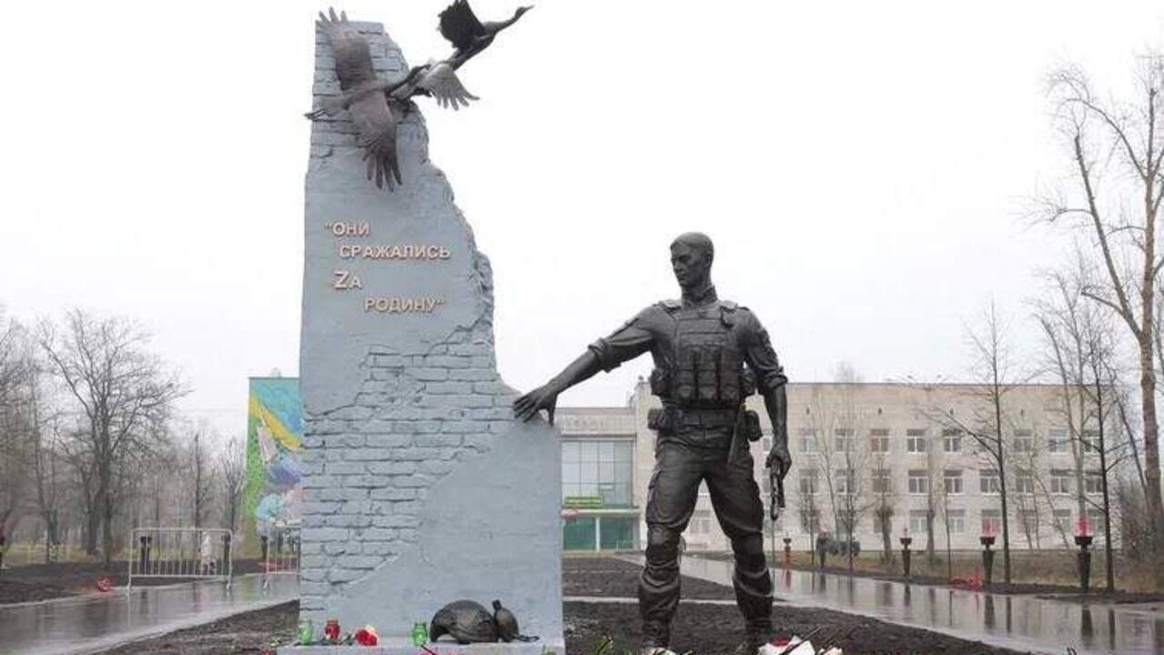 В Березниках оскорбительной надписью испортили мемориал героям СВО
