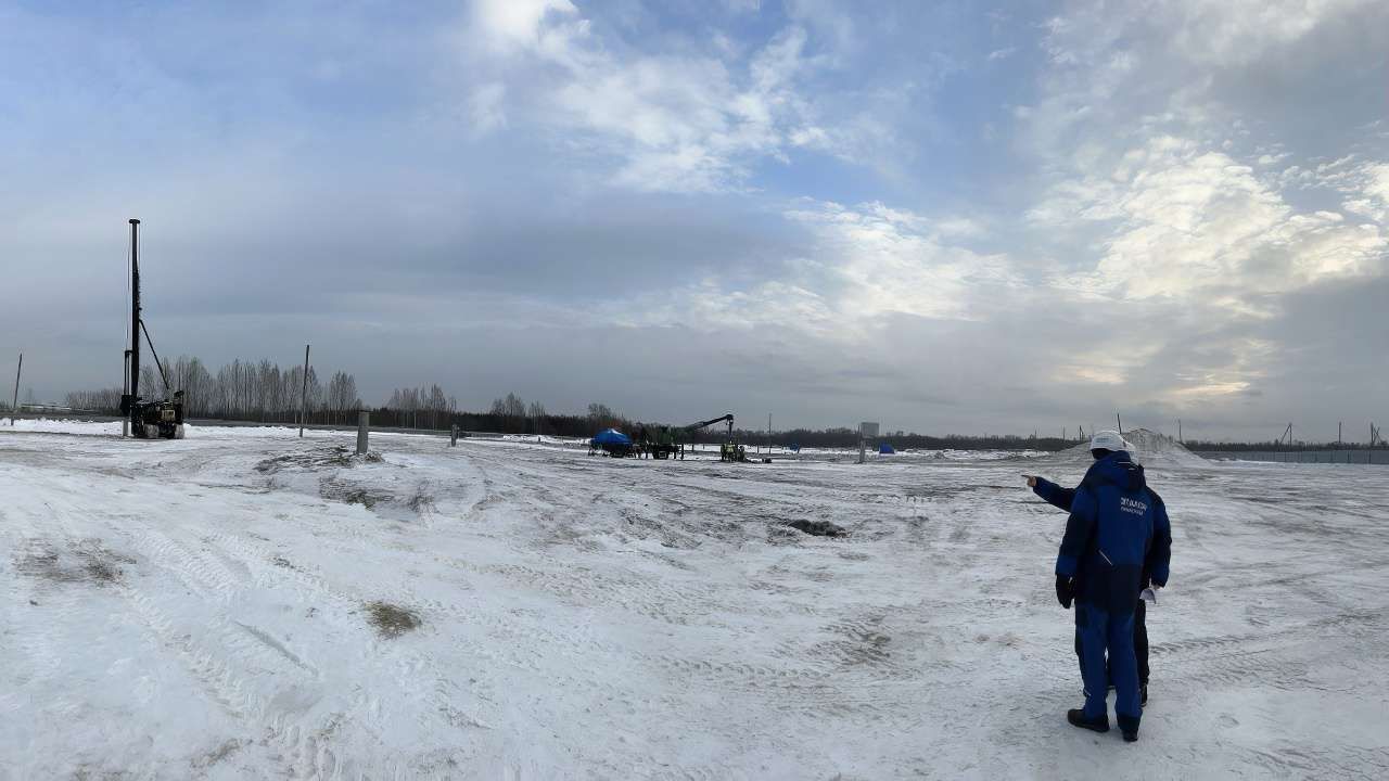 На стройке межвузовского кампуса «Будущее Пармы» забиты первые сваи