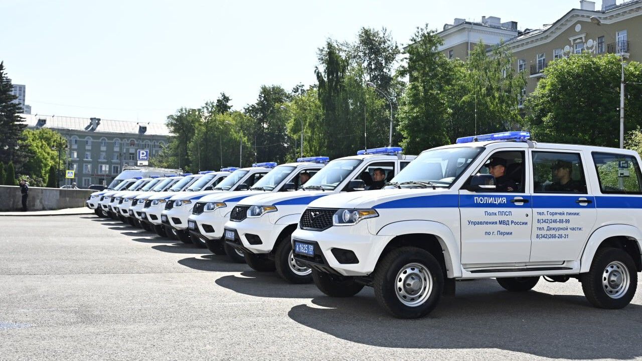 ​Полицейским Прикамья вручили 10 новых автомобилей