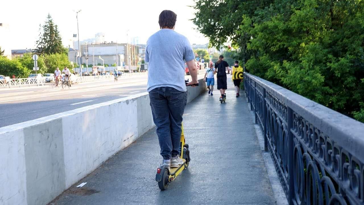 ​В Перми усилят контроль за парковкой электросамокатов в центре