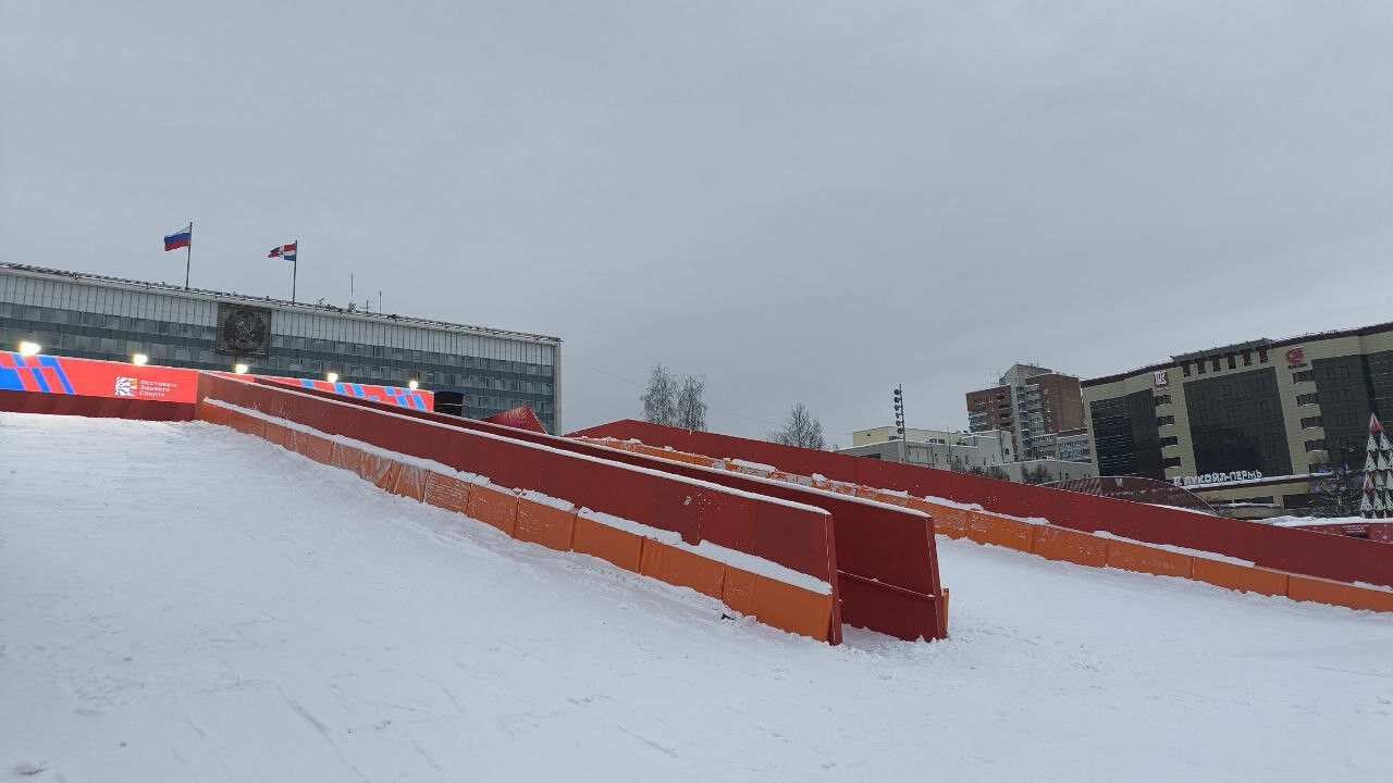 ​8,5-метровую горку открыли на эспланаде в Перми