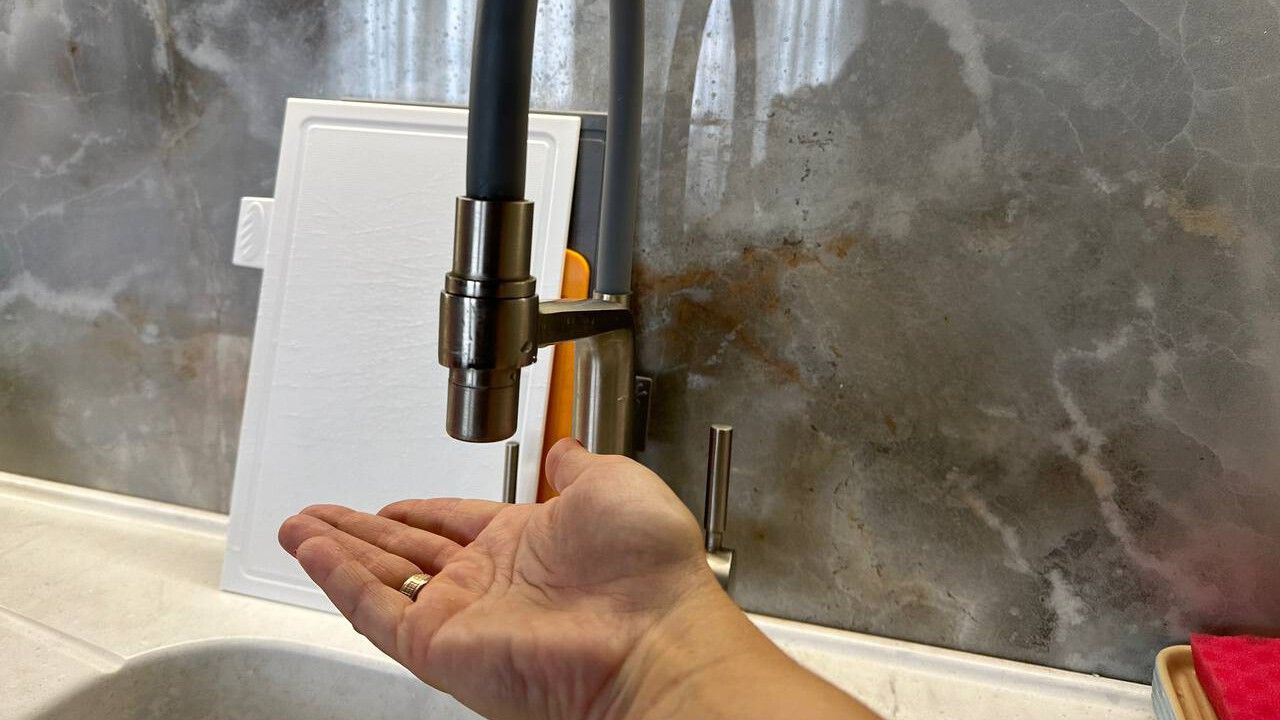 Дефект на трубопроводе устраняют в Кизеле