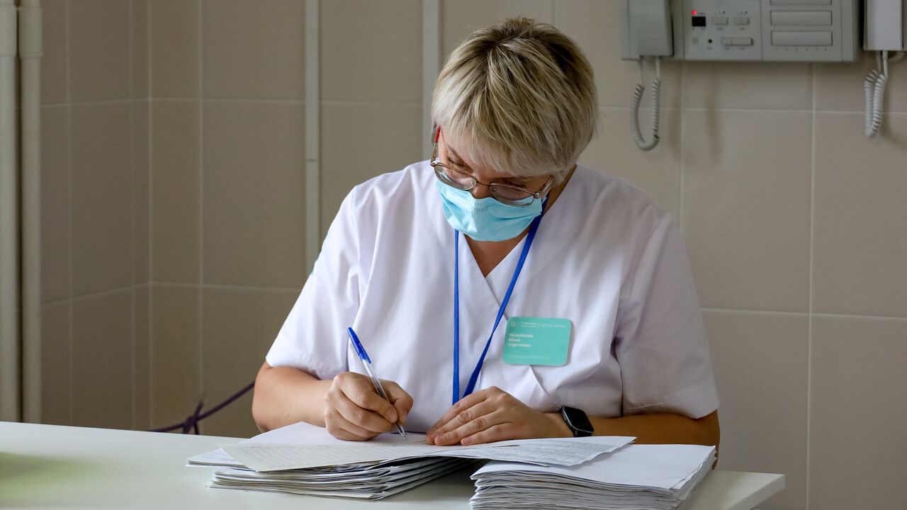 Развенчиваем мифы о насморке, в которые до сих пор верят даже взрослые