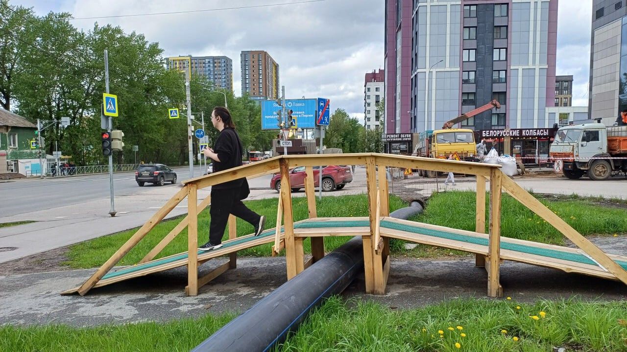 Мостик над трубой. Как временно решили проблему водоснабжения целого района Перми