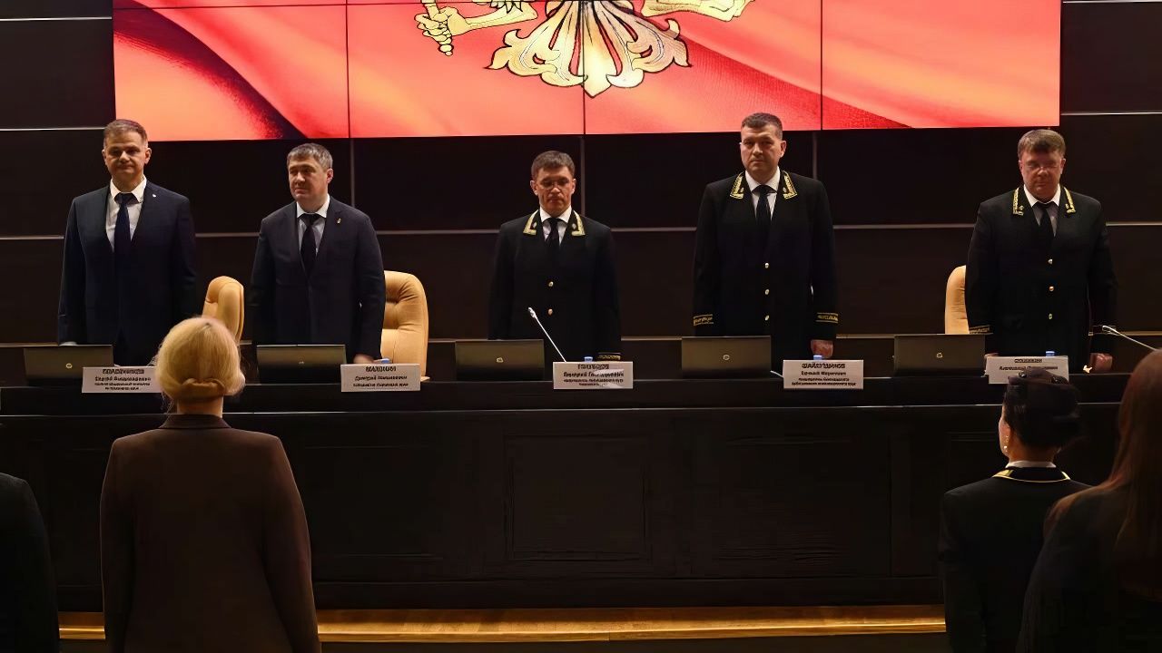 Глава Прикамья вручил награды отличившимся сотрудникам краевого Арбитражного суда