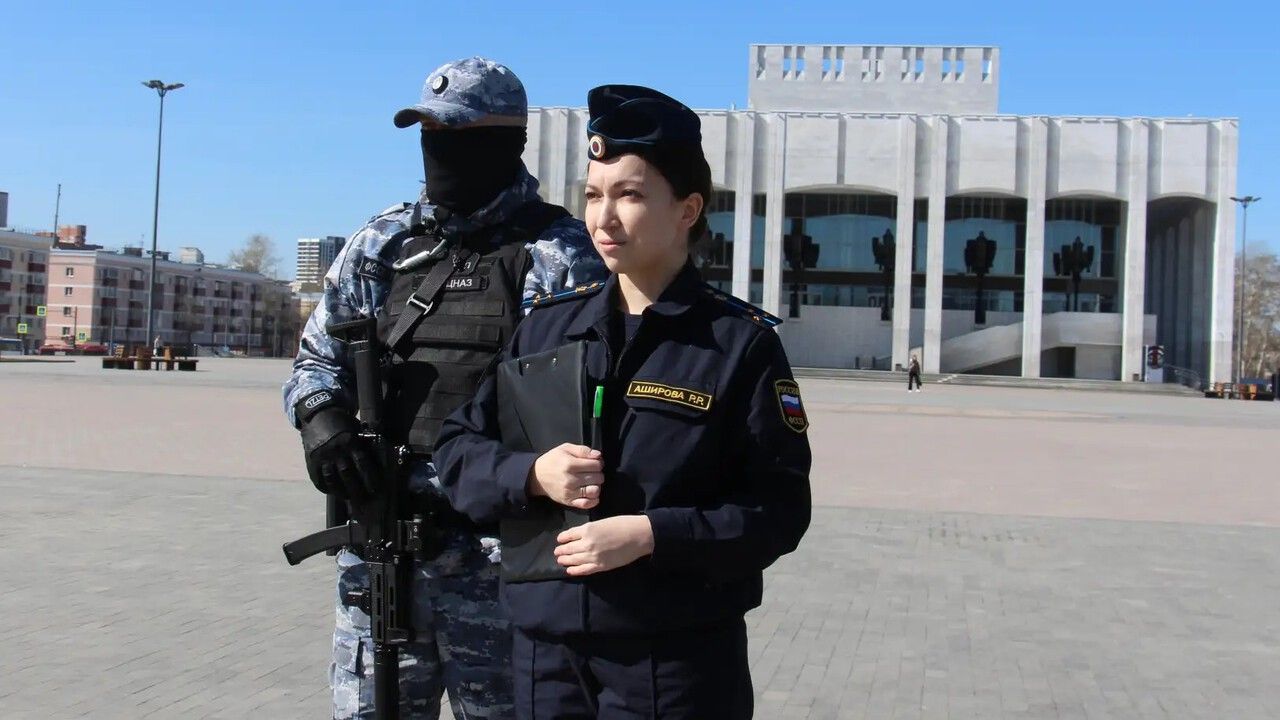 В Перми с исторического здания первой губернской типографии убрали незаконные вывески