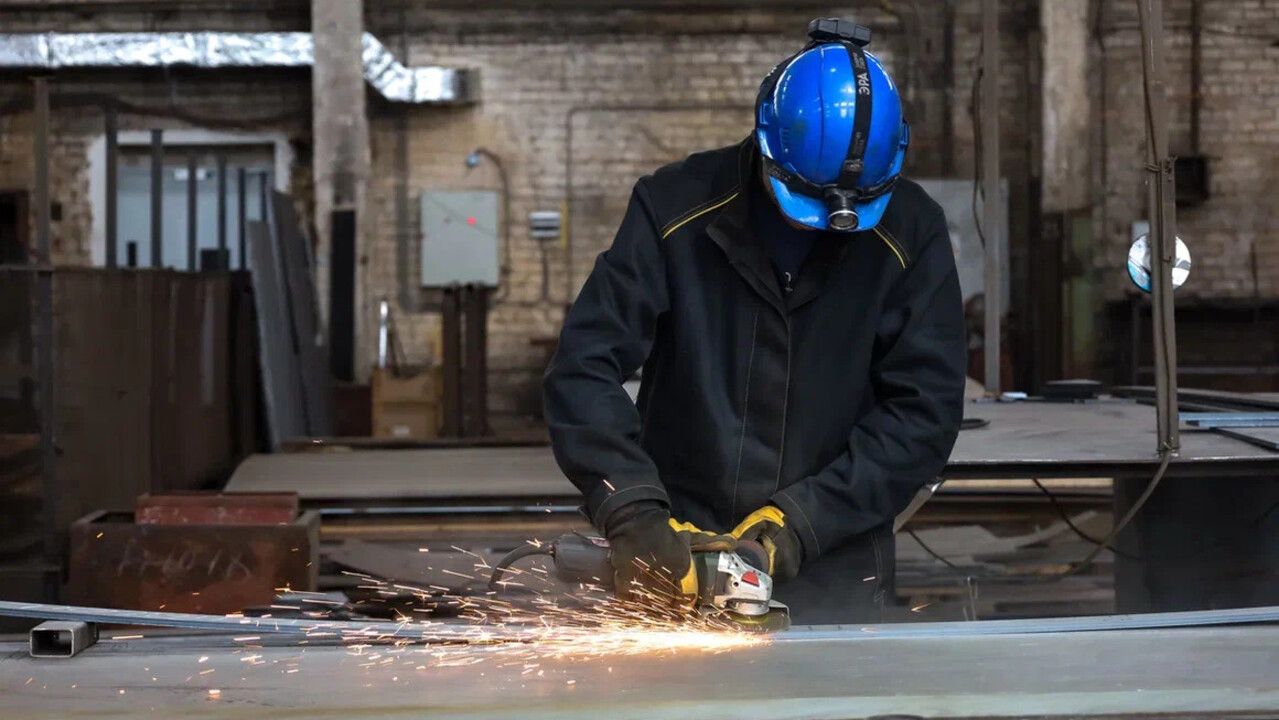 Сварщики в Прикамье зарабатывают 290 тысяч рублей в месяц