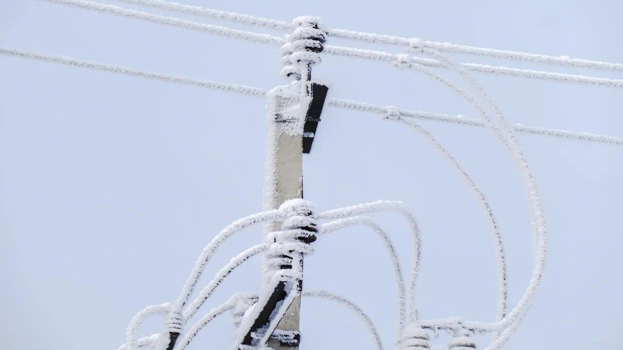 ​Сугробы до 12 сантиметров появились в некоторых районах Прикамья после ночного снегопада