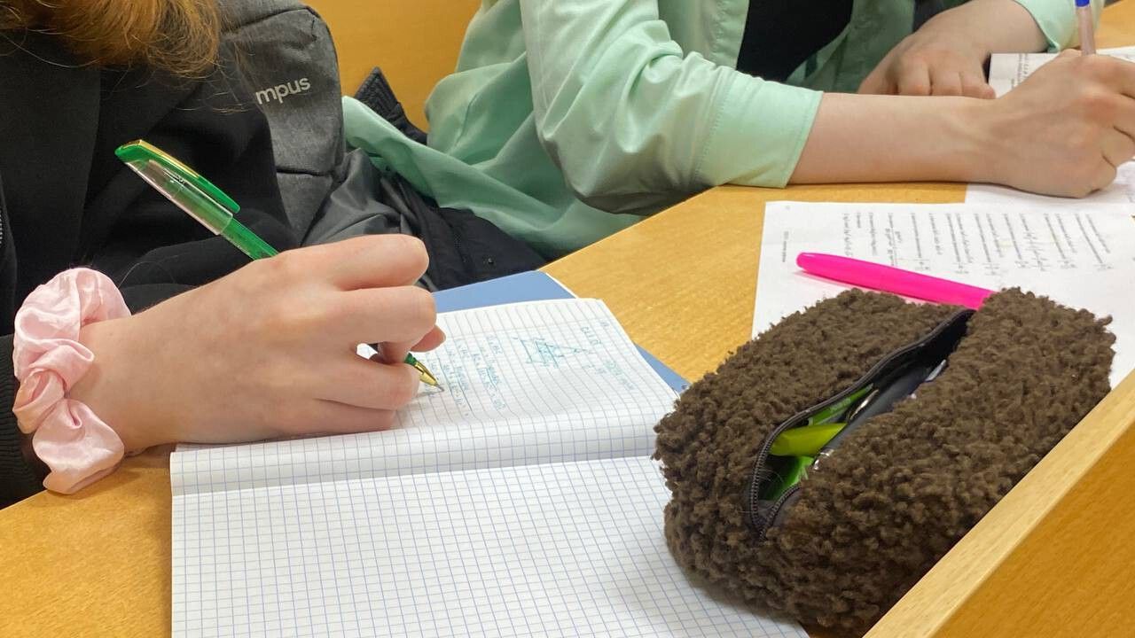 ​Школы и детские сады Перми собрали тонну школьных принадлежностей для первоклассников Северодонецка