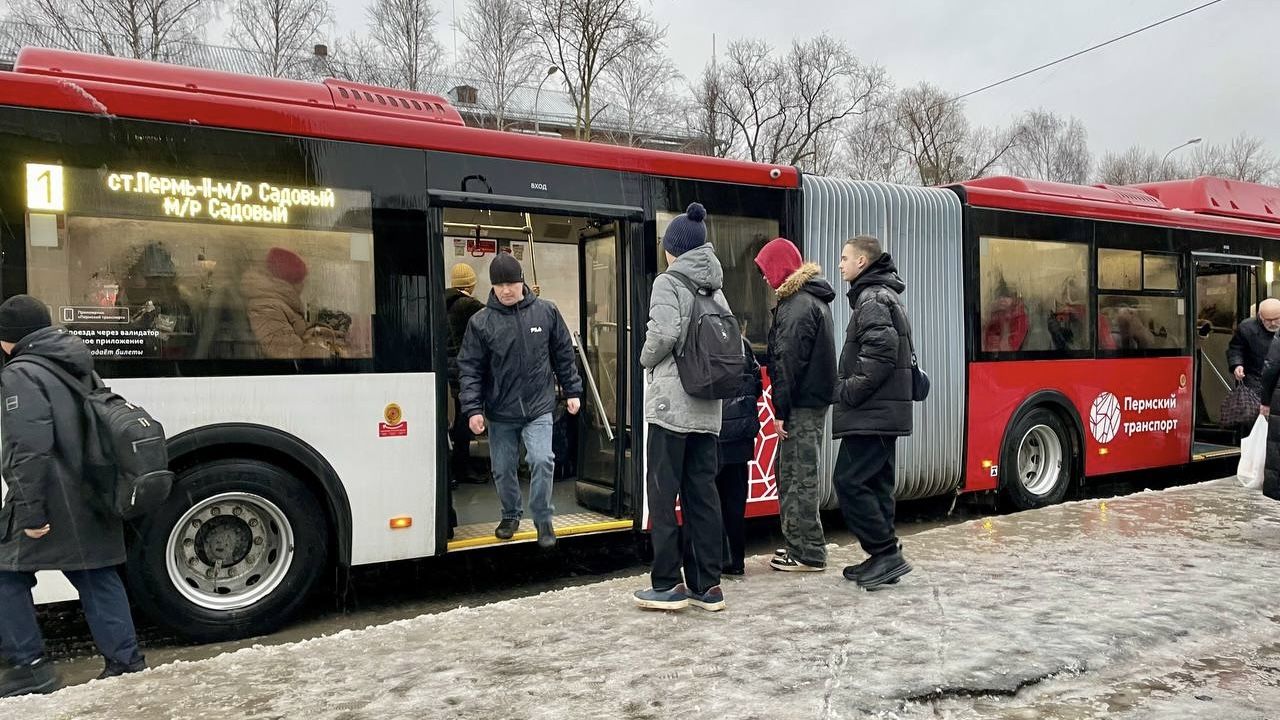 Движение автобусов поменялось из-за аварии на инженерных сетях