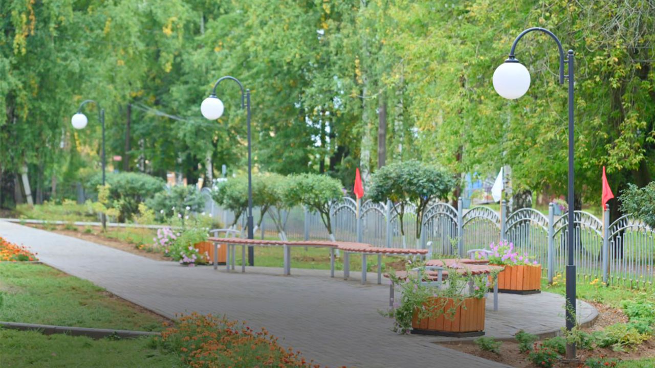 Дмитрий Махонин посетил социальные объекты Частинского округа