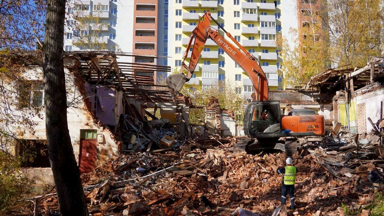 С начала года в Перми снесено почти 100 аварийных домов