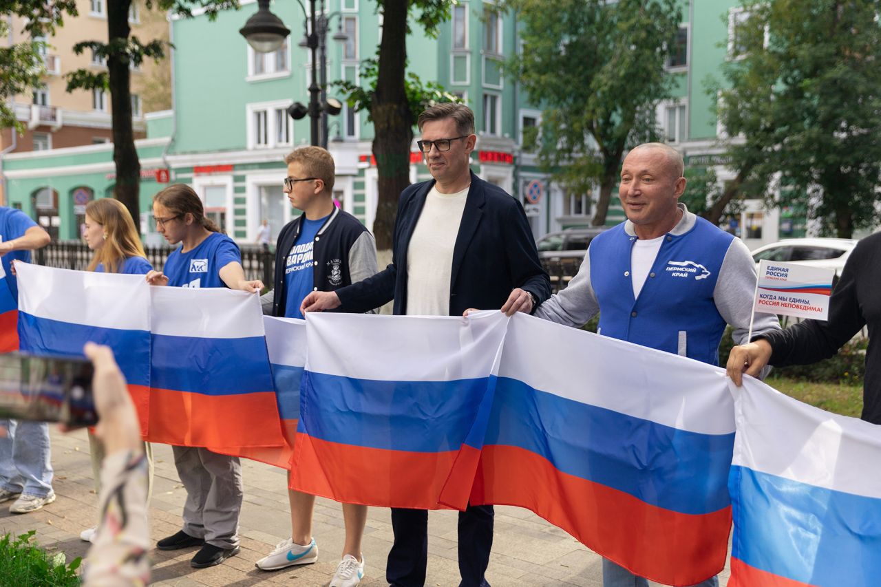 Активист «Молодой Гвардии Единой России» Кирилл Зубарев подчеркивает, что сохранение истории и гордость за свое Отечество – главный долг каждого гражданина России. Фото: Юрий Евдокимов