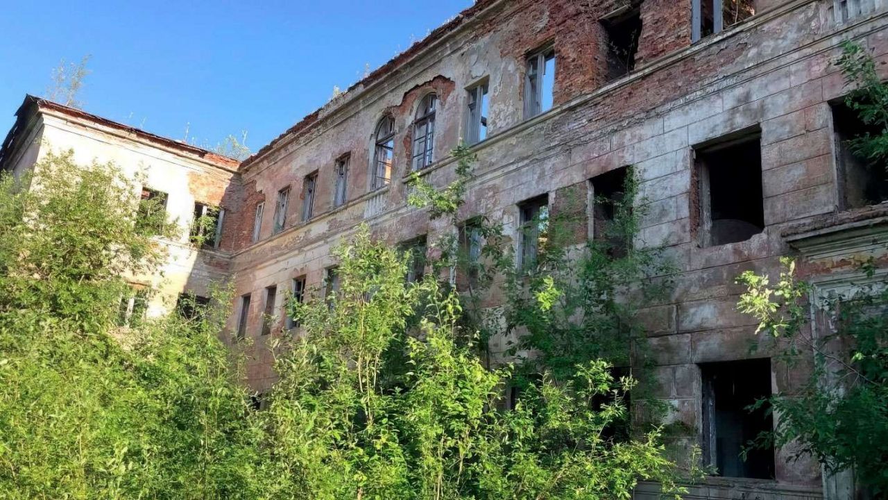 В Кизеле разрушенное здание больницы выставили на продажу за 590 тысяч рублей 
