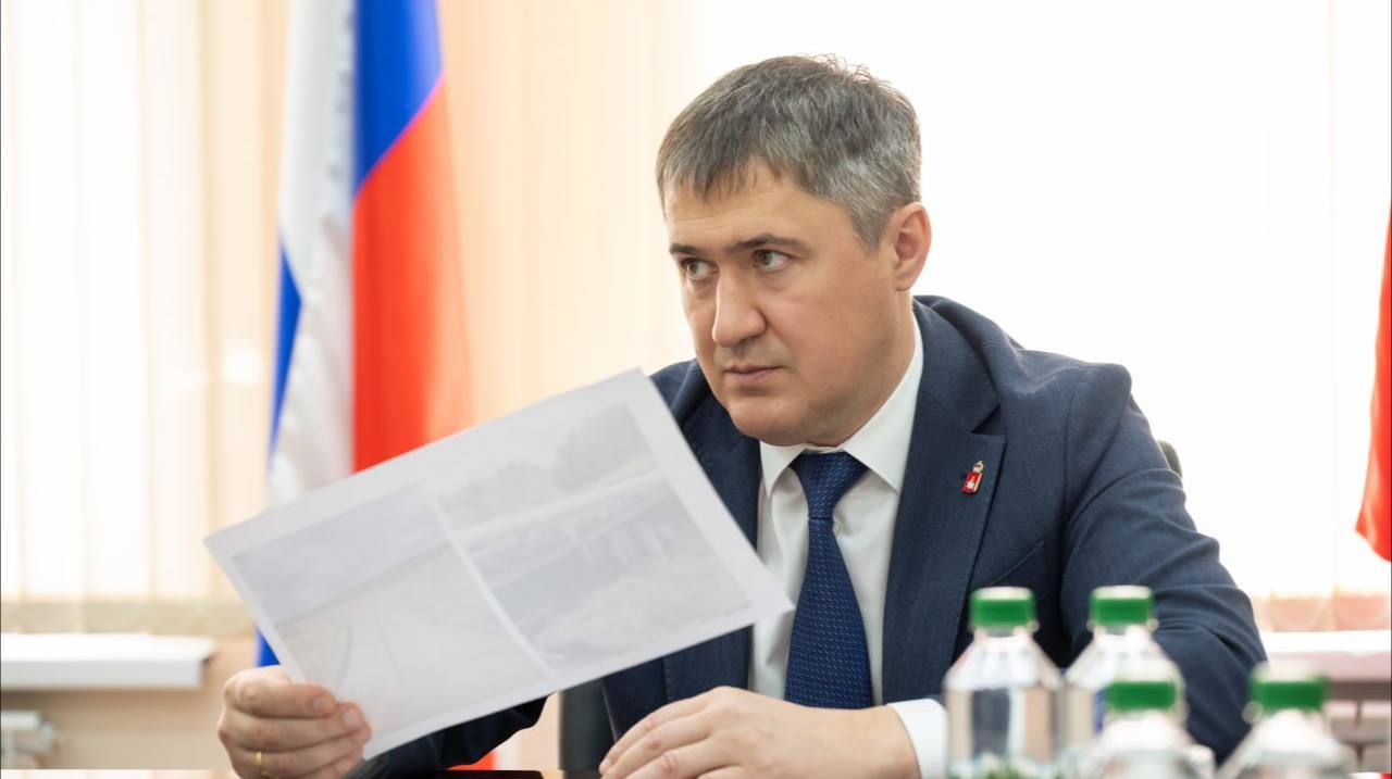 ​Ремонт моста и новые ФАПы: Дмитрий Махонин провел традиционный прием граждан