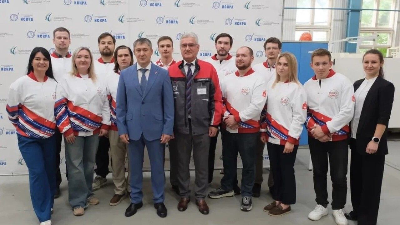 Работники НПО «Искра» получили федеральные и региональные награды