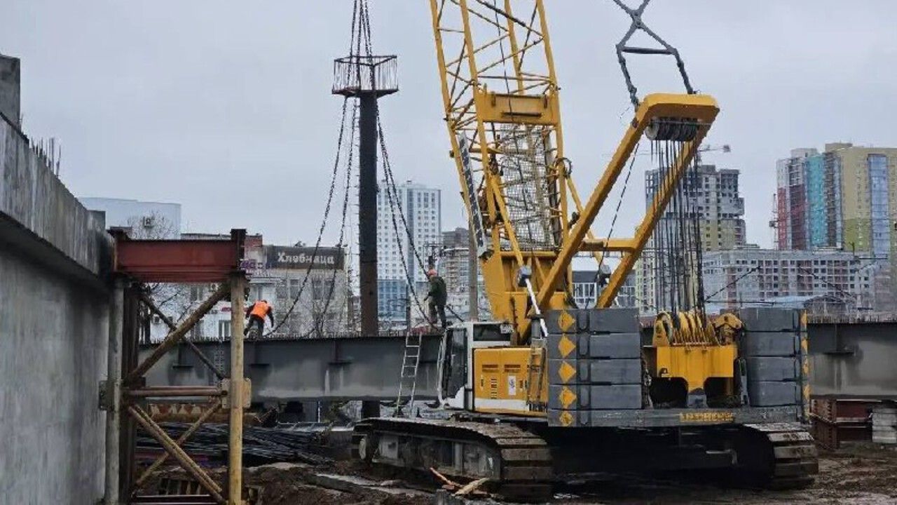 Монтаж пролетных строений путепровода на шоссе Космонавтов начался в Перми