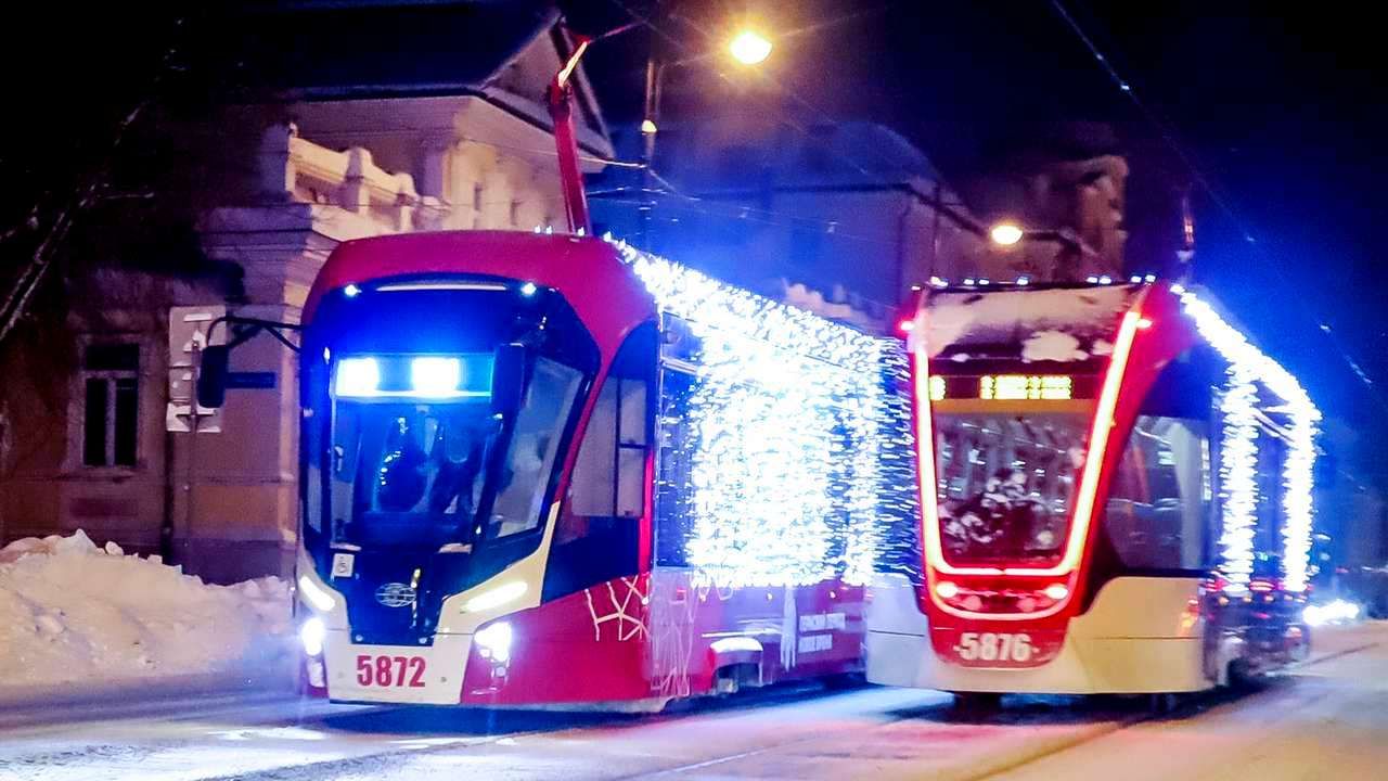 ​В Перми вышли на линию шесть «новогодних» трамваев