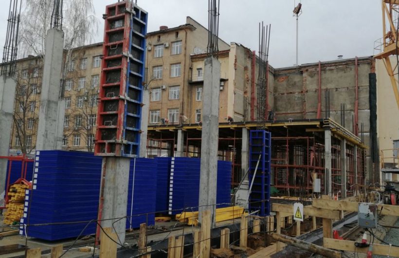 ​В Перми началось устройство первого этажа будущей гостиницы на Окулова