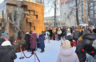В Перми в День Героев Отечества почтили подвиг защитников страны