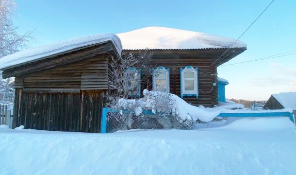 В Косе двух чиновниц уволили за утрату доверия после покупки дома для пенсионерки