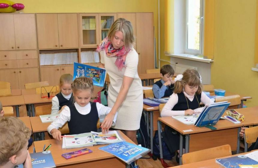Для повышения зарплат пермских учителей выделят почти 1 млрд рублей 