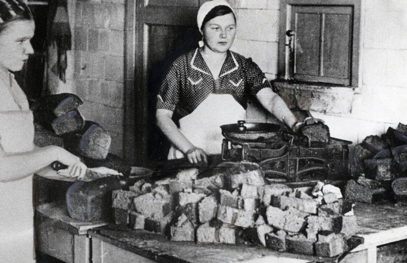 Вырвал кусок хлеба из рук. О чем писали пермяки, побывавшие на оккупированных территориях СССР
