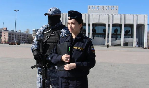 В Перми с исторического здания первой губернской типографии убрали незаконные вывески