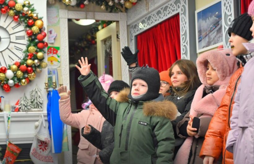 ​Дети участников СВО из Прикамья побывали на экскурсии в Поезде Деда Мороза