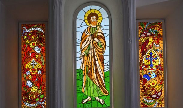 ​В Чердыни создали уникальные витражи с православными и мифологическими сюжетами