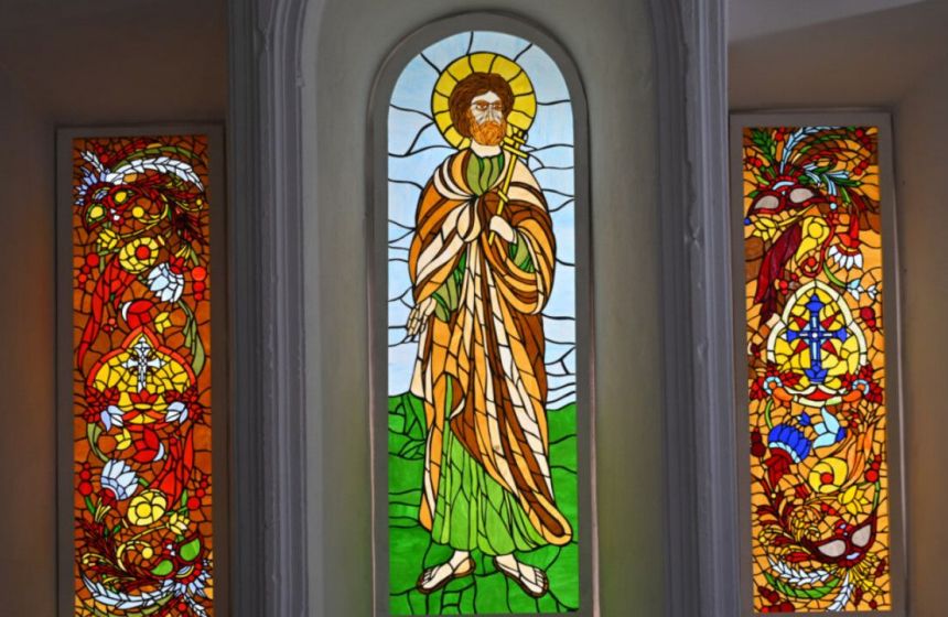 ​В Чердыни создали уникальные витражи с православными и мифологическими сюжетами