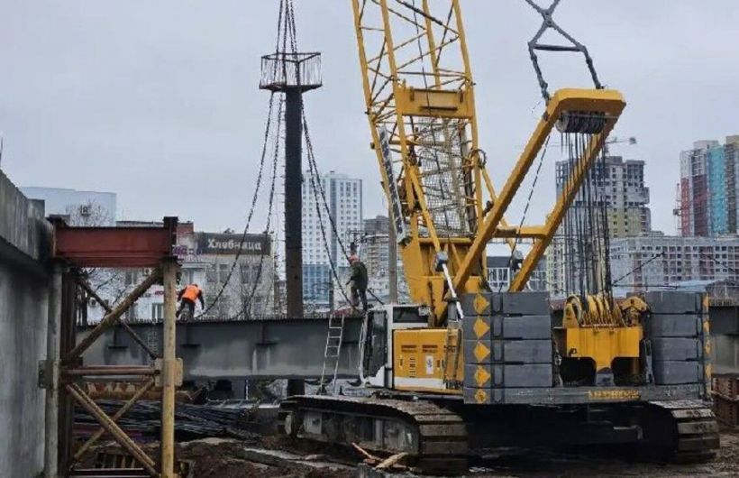 Монтаж пролетных строений путепровода на шоссе Космонавтов начался в Перми