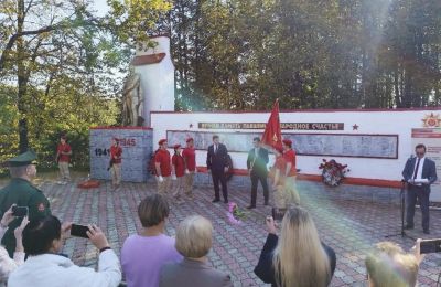 Копию знамени 62-й Молотовской танковой бригады передали в Косинский округ