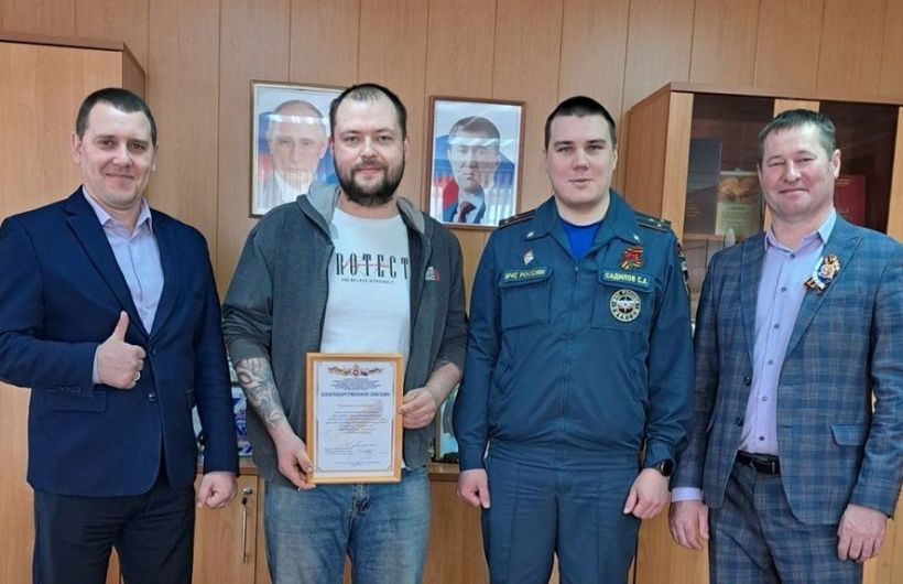 Жителя Оханска наградили за спасение девочки на пожаре