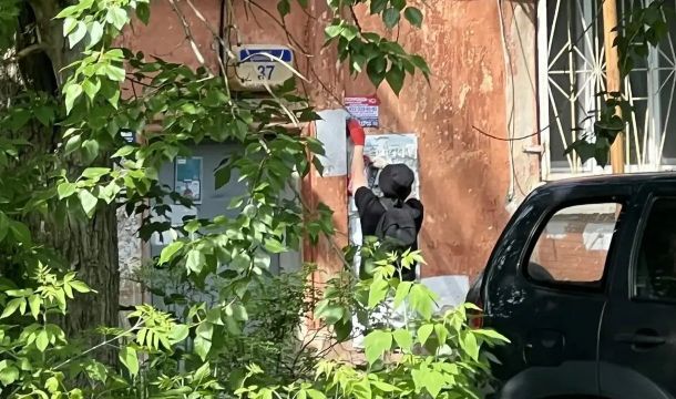 В Индустриальном районе Перми задержали расклейщика незаконной рекламы
