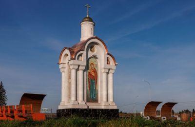 На трассе М-12 в Прикамье установили 12-метровый православный киот