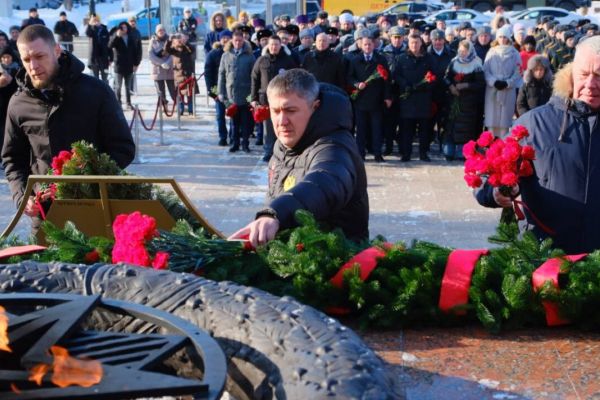 В Перми прошла церемония возложения цветов в честь Дня защитника Отечества