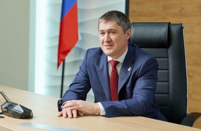 ​Герб Пермского края с цитатой Дмитрия Махонина висит в кабинете губернатора как напоминание о целях