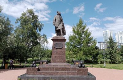 В Перми после зимы начали мыть памятники