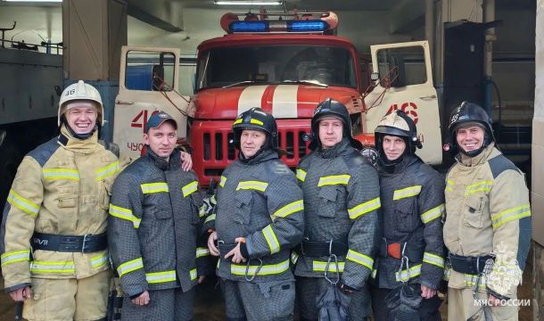 Пожарные спасли 13 человек на пожаре в Чусовом