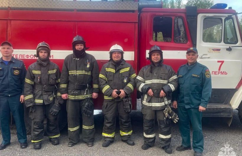 В Перми пожарные спасли женщину из горящей квартиры