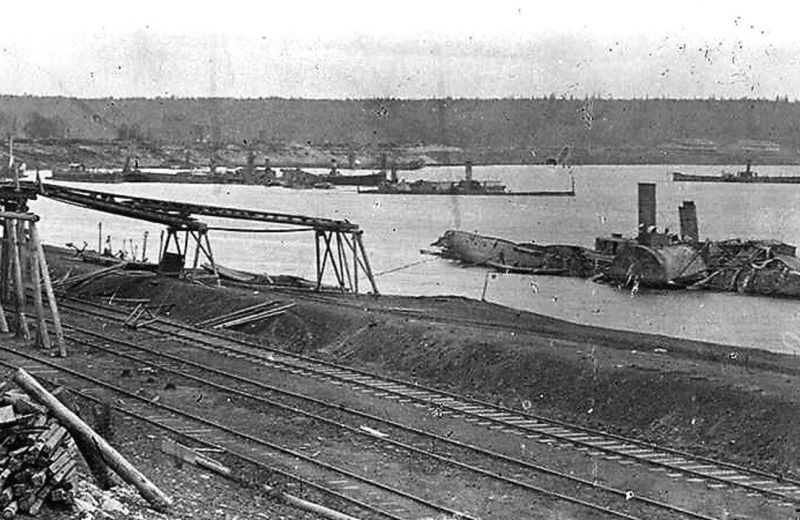 Устами очевидцев: оставляя Пермь, белогвардейские войска уничтожили провизию, предприятия и флот