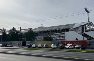 На стадионе «Юность» ведется подготовка льда