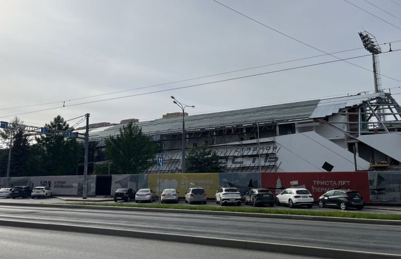 На стадионе «Юность» ведется подготовка льда