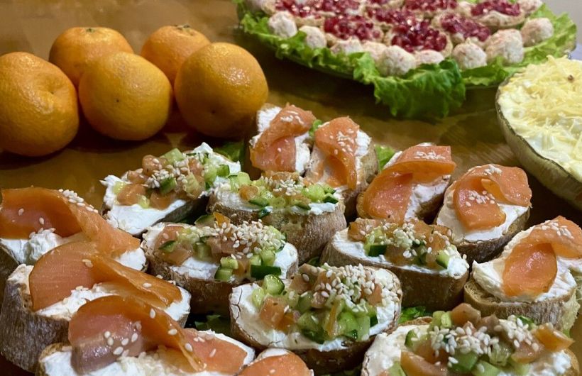 ​Время корпоративов: считаем стоимость новогоднего стола в Перми