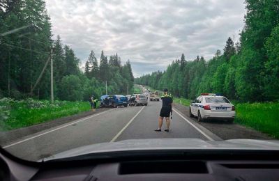 На трассе Пермь — Ильинский столкнулись три авто и погибли два человека 