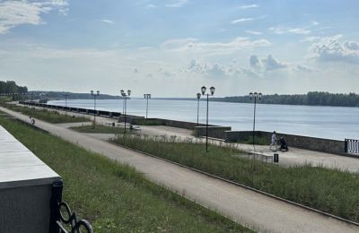 Суд обязал выплатить компенсацию женщине за падение на лестнице курорта «Усть-Качка»